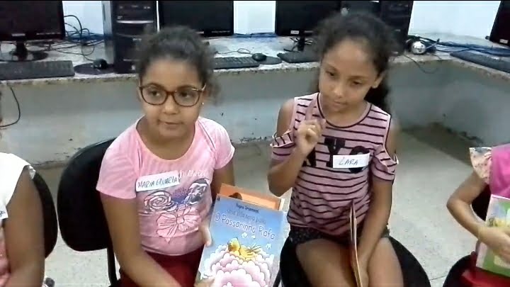 “Uma Vida Nova Para o Passarinho Rafa, eu li cinco vezes para minha vó, que ela gostou muito. Ela me pede para eu ler o livro para ela dormir”