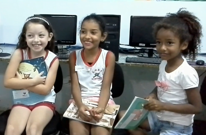 “O meu sonho é ter uma biblioteca, eu vou juntando os meus livros que eu tenho lá em casa e eu e minha irmã brincamos de escolinha e eu finjo que tenho a minha biblioteca.”