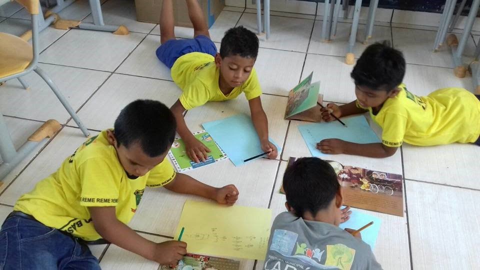 “UM LIVRO É UM BRINQUEDO FEITO DE LETRAS. LER É BRINCAR.” – Rubem Braga