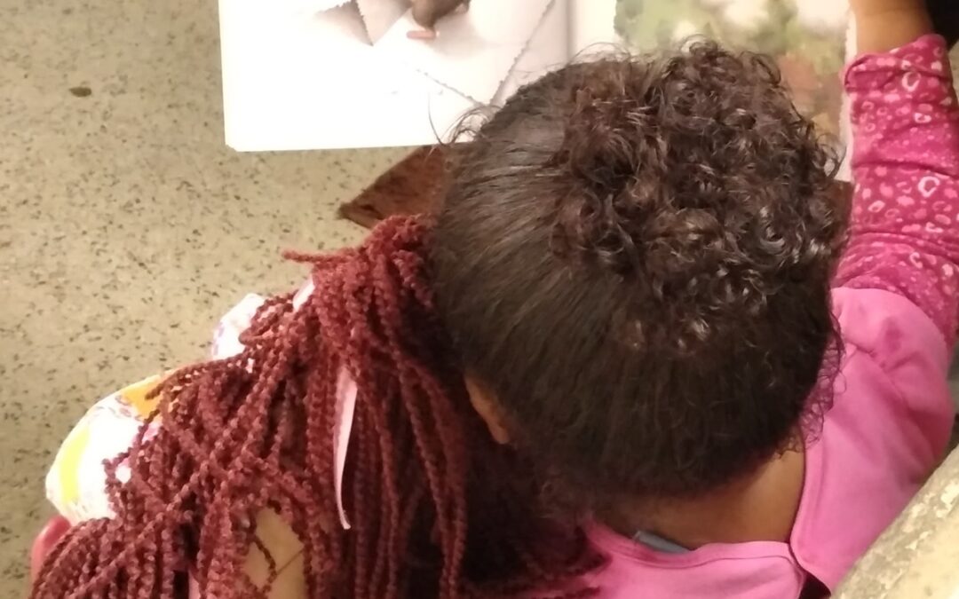 UMA ENTREGA DE LIVROS DIFERENTE E COMOVENTE! CASA DE ACOLHIDA DE CRIANÇAS E ADOLESCENTES