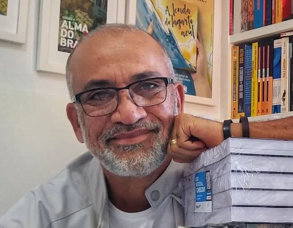 Autor Jonas Reis é o novo imortal da Academia Espírito-santense de Letras