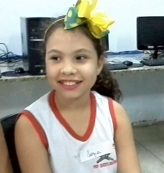 “EU NUNCA TINHA GANHADO UM LIVRO DE PRESENTE!”